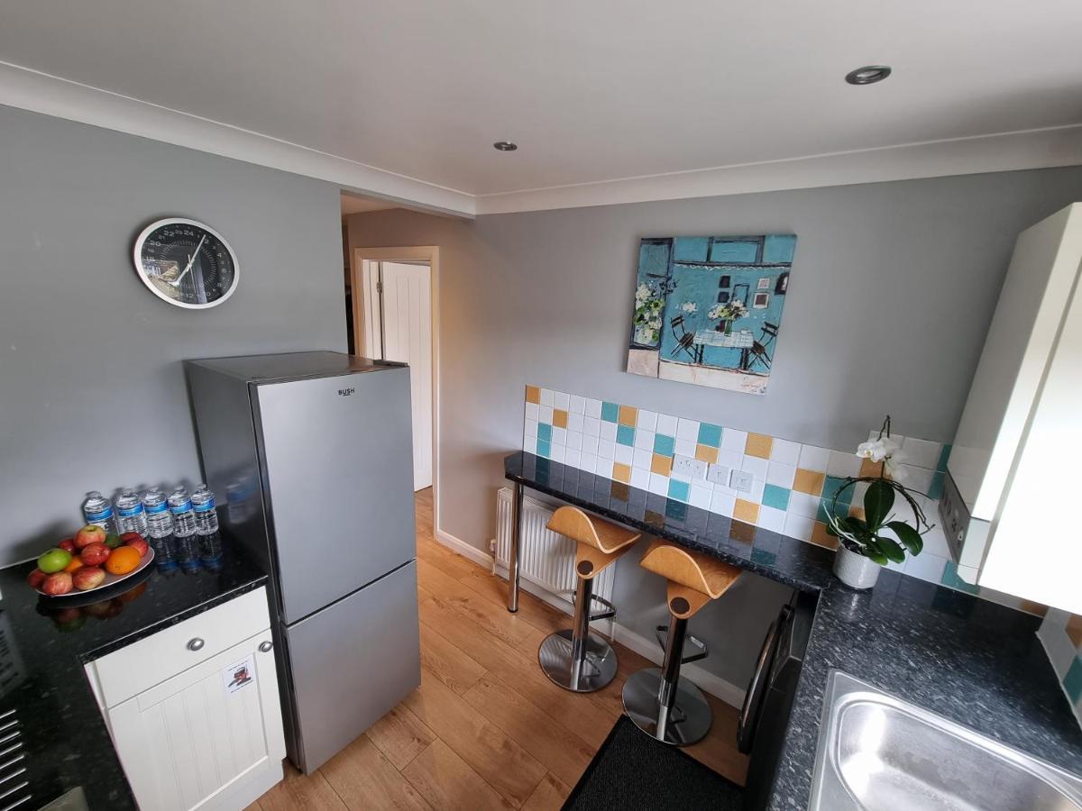 144 - Excellentstays - 2 Bedroom Flat *